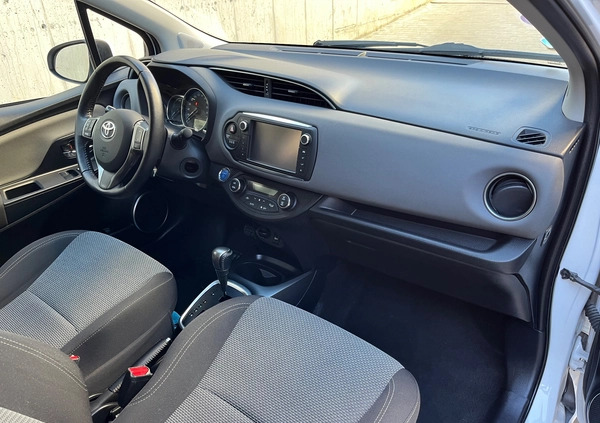 Toyota Yaris cena 43000 przebieg: 28300, rok produkcji 2016 z Góra małe 562